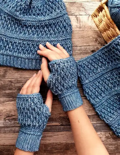 Cosmopolitan Gloves Pattern step 2 - assembly progress
