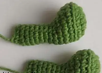 Mini Hulk Amigurumi Pattern step 4 - final assembly and finishing