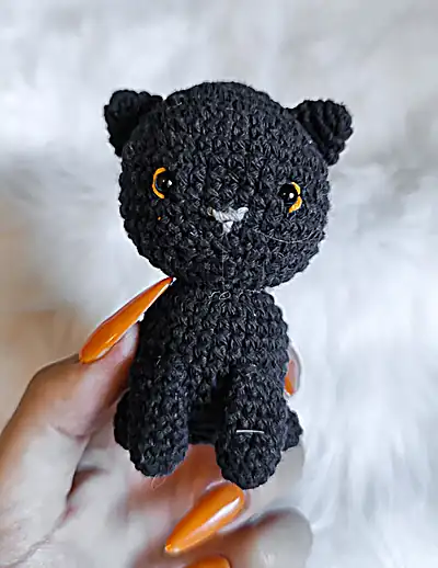 Adorable Kitten Amigurumi Pattern step 3 - details and accessories
