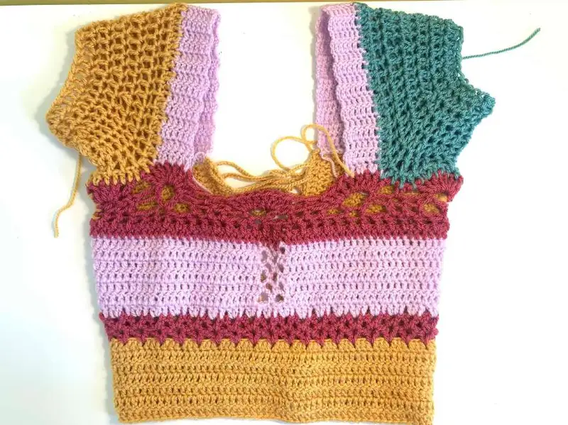 Free Intermediate crochet pattern: Colorblock Shell Crop Top Pattern - Easy to follow tutorial