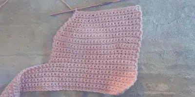 Cold Shoulder Crop Top Crochet Pattern step 2 - assembly progress