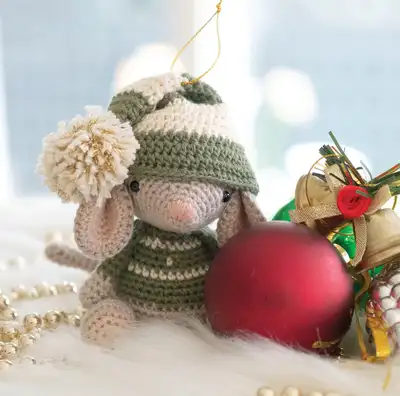 Noel the Christmas Mouse Amigurumi Pattern step 1 - construction progress