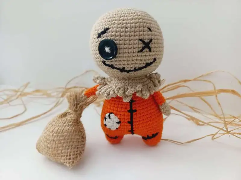Free Intermediate crochet pattern: Trick or Treat Sam Amigurumi Pattern - Easy to follow tutorial