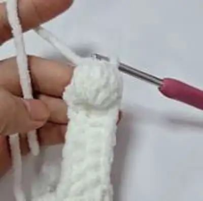 Llama No Sew Amigurumi Pattern step 4 - final assembly and finishing