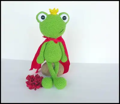Frog Prince Amigurumi Pattern step 1 - construction progress
