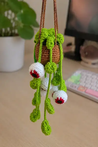 Spooky Hanging Eyeball Plant Amigurumi Pattern step 2 - assembly progress