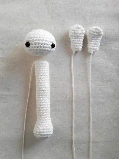 Baby Rattle Amigurumi Pattern step 3 - details and accessories
