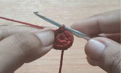 Flower Pouch Amigurumi Pattern step 4 - final assembly and finishing