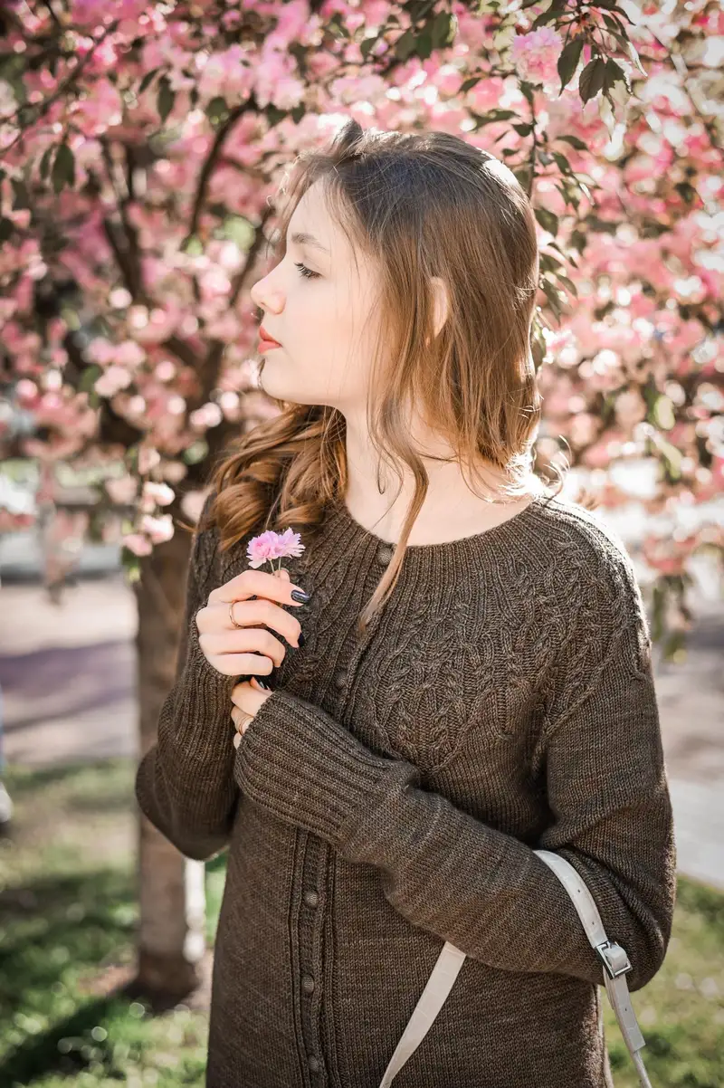 Free Advanced crochet pattern: DRAGOBRAT ladies' cardigan Pattern - Easy to follow tutorial