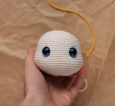 Penguin Lilo Amigurumi Pattern step 3 - details and accessories