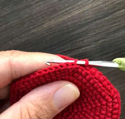 Christmas Outfit Amigurumi Pattern step 2 - assembly progress