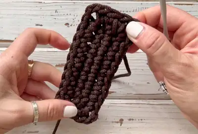 Christmas basket car Amigurumi Pattern step 3 - details and accessories