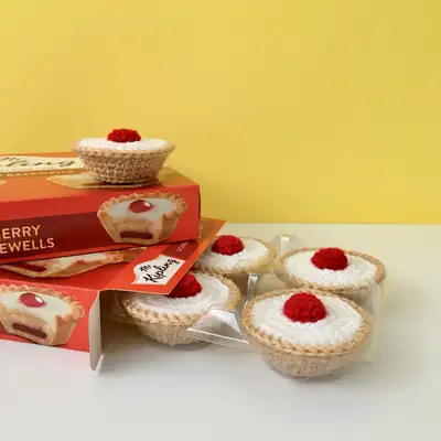 Mini Cherry Bakewell Amigurumi Pattern step 3 - details and accessories