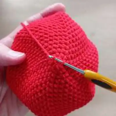 Crochet Beret Pattern step 3 - details and accessories