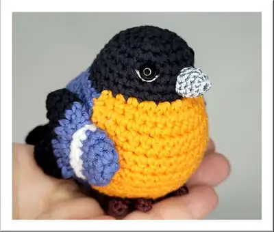 Bullfinch Amigurumi Pattern step 2 - assembly progress