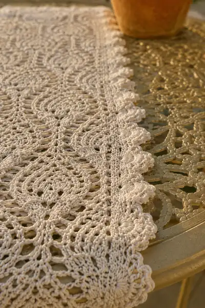 Elegant White Pineapple Lace Table Runner Pattern step 2 - assembly progress