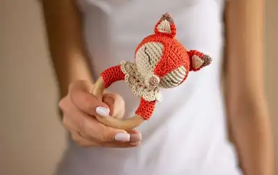 Rattle Fox Amigurumi Pattern step 2 - assembly progress