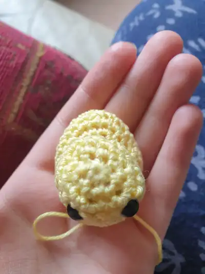 Daisy The Duck Amigurumi Pattern step 2 - assembly progress