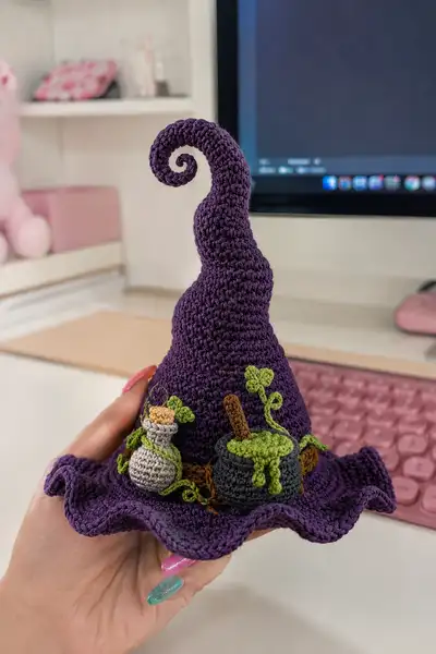 Enchanted Twisty Brew Witch Hat Amigurumi Pattern step 1 - construction progress