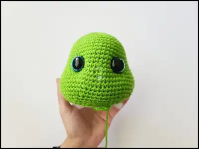 Baby Grinch Amigurumi Pattern step 2 - assembly progress
