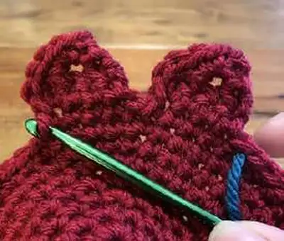 Hennifer Chicken Crochet Coaster Set Pattern step 2 - assembly progress