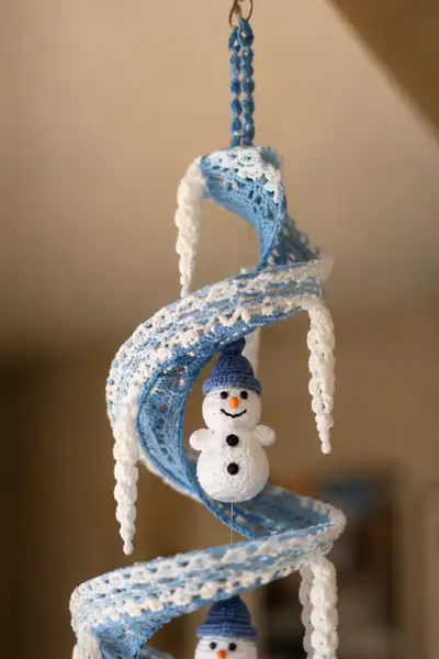 Icy Blue Spiral Snowman Garland Amigurumi Pattern step 2 - assembly progress