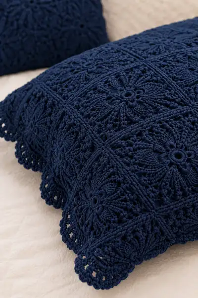 Navy Blue Floral Square Bedspread Pattern step 3 - details and accessories