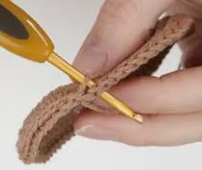 Clarence the Peckish Plant Amigurumi Pattern step 3 - details and accessories