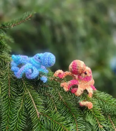 Grumpy Mini Octopus Amigurumi Pattern step 1 - construction progress