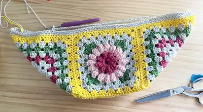 Floral Crossbody Bag Pattern step 2 - assembly progress