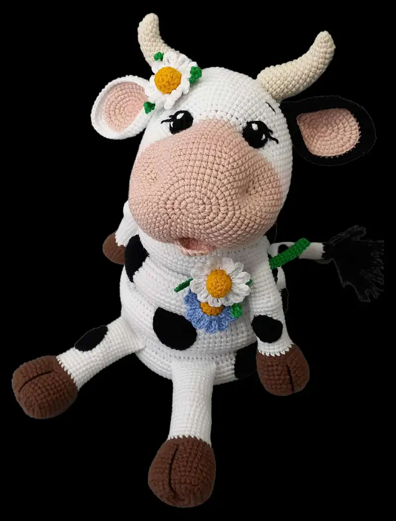 Free Intermediate crochet pattern: Cow Stacking Toy Amigurumi Pattern - Easy to follow tutorial