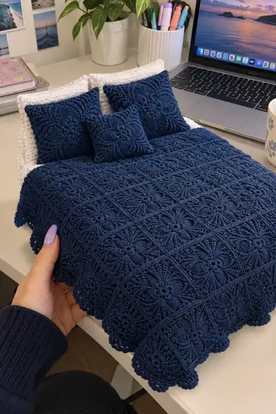Navy Blue Floral Square Bedspread Pattern step 1 - construction progress