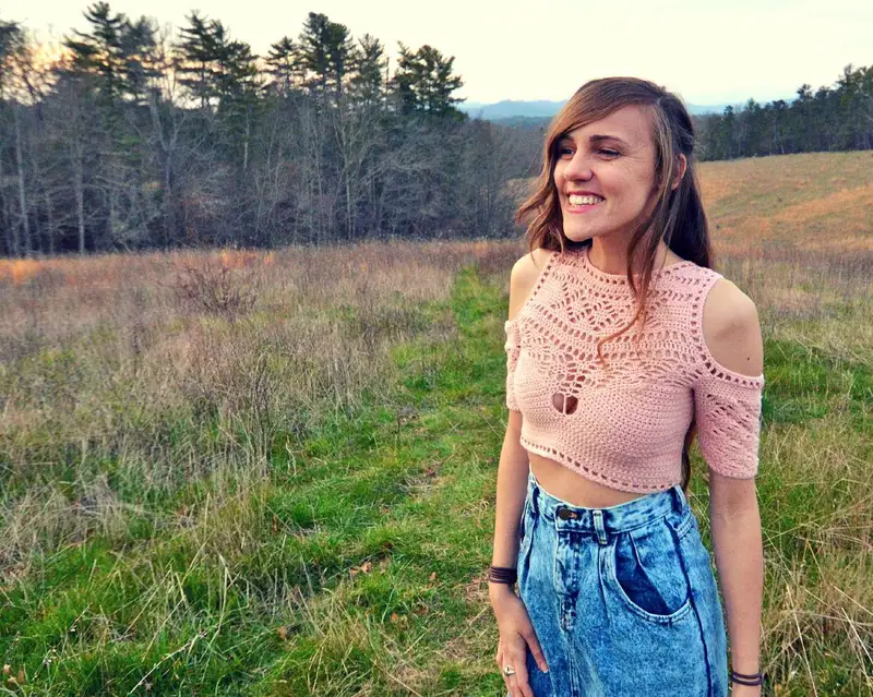Free Intermediate crochet pattern: Cold Shoulder Crop Top Pattern - Easy to follow tutorial