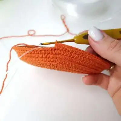 Pumpkin House Amigurumi Pattern step 4 - final assembly and finishing