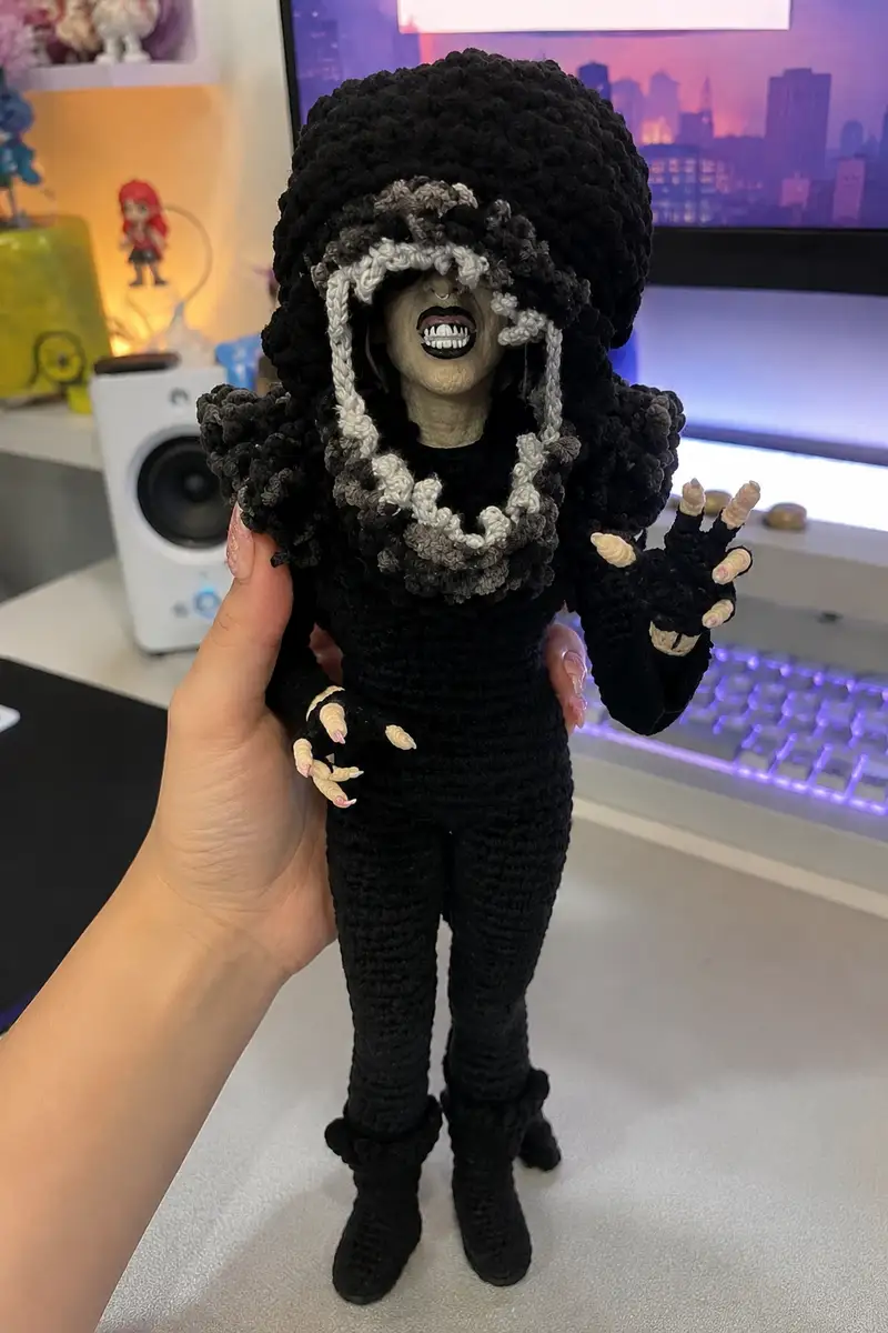 Xenomorph Halloween Cosplay Amigurumi Pattern crochet pattern - detailed view of completed project