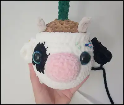 Planter Amigurumi Pattern step 4 - final assembly and finishing