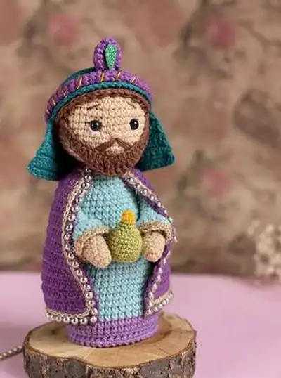 Three Wise Men Amigurumi Pattern step 2 - assembly progress