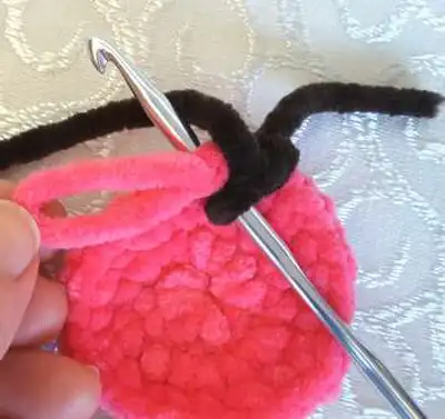 Bullfinch Amigurumi Pattern step 4 - final assembly and finishing