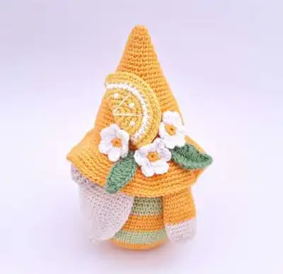 Lemon gnome Amigurumi Pattern step 4 - final assembly and finishing