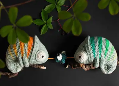 Chameleon Conrad Amigurumi Pattern step 3 - details and accessories