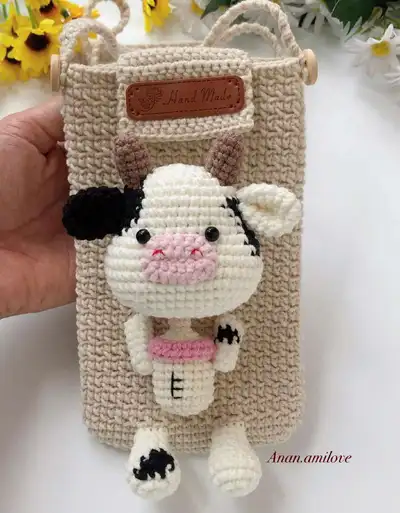 Cow Phone Pouch Amigurumi Pattern step 1 - construction progress
