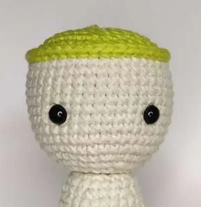 Baby Dandelion Amigurumi Pattern step 3 - details and accessories