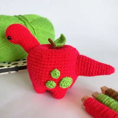 Appletosaurus Amigurumi Pattern step 2 - assembly progress
