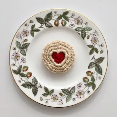 Biscuits Crochet Pattern step 2 - assembly progress