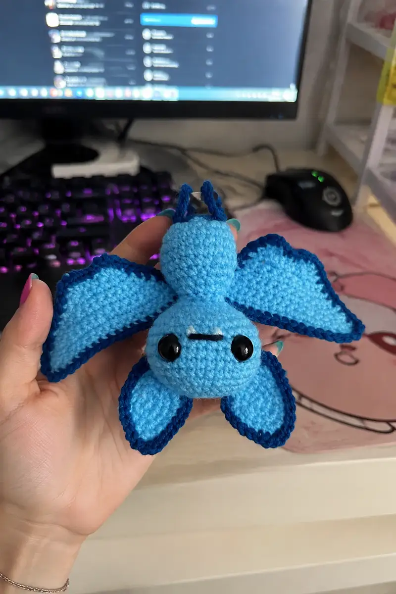 Free crochet pattern: Little Blue Bat Amigurumi Pattern - Intermediate level tutorial