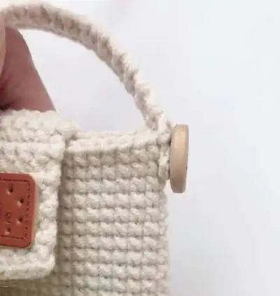 Frog Phone Pouch Amigurumi Pattern step 2 - assembly progress