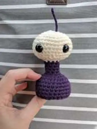 The Witchy Sisters Amigurumi Pattern step 3 - details and accessories