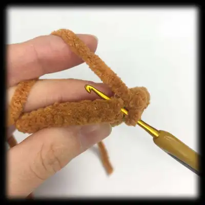 Forest Deer Amigurumi Pattern step 4 - final assembly and finishing