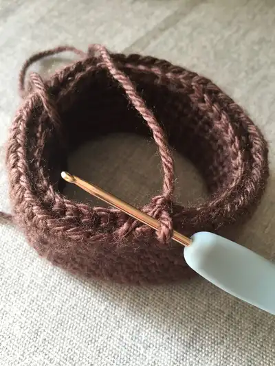 Baby Alien Amigurumi Pattern step 4 - final assembly and finishing