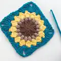 Sunflower Lovers Granny Square Pattern step 1 - construction progress